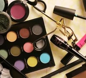 Come applicare il trucco